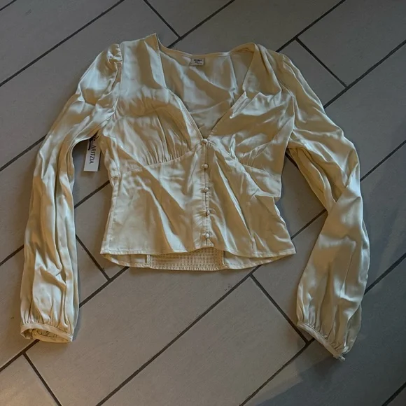 aritzia tatiana blouse NWT - Picture 2 of 6